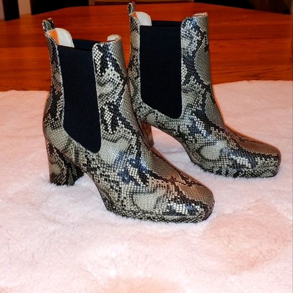 BNWOB French Connection Penny Chelsea Boots Snake Print - Picture 1 of 4